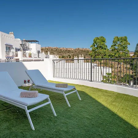 Paradisiacal 3 Bdrm With Sea Views, Gym & Lägenhet Estepona